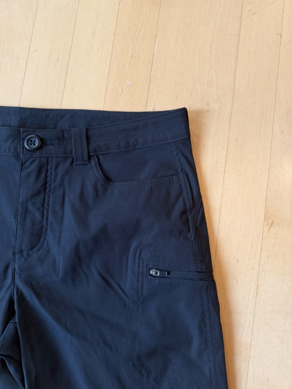 Eddie Bauer Black Ranier shorts, 6 CB2809 - Picture 5 of 6